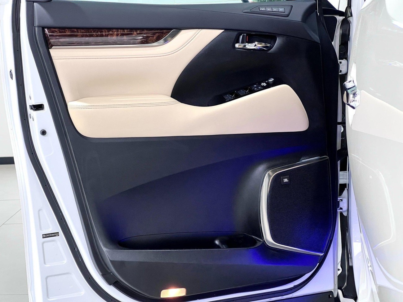 Toyota Alphard 2023