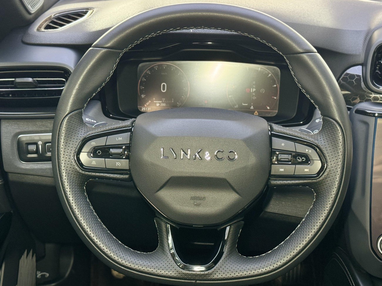 Lynk & Co 02 2022