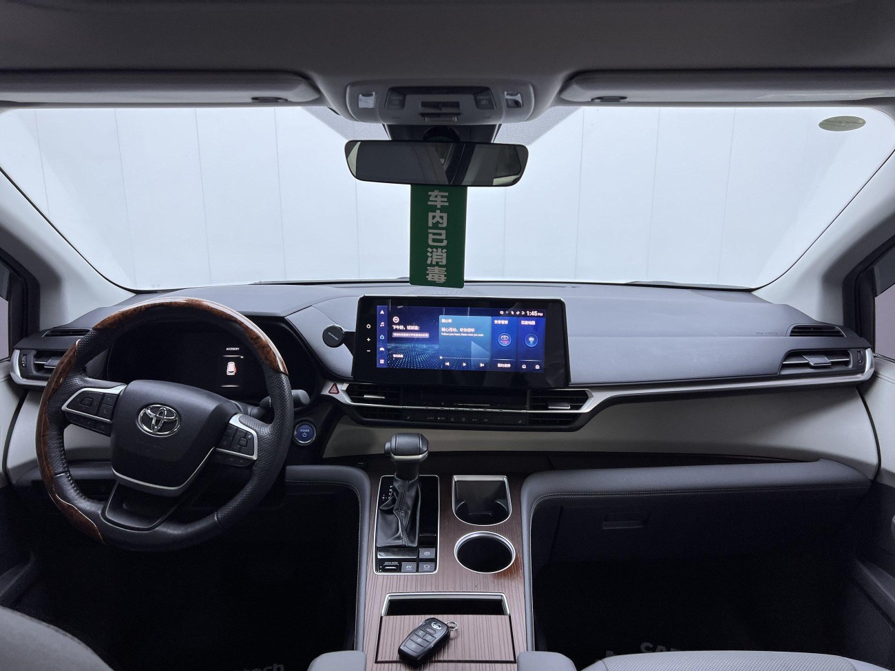 Toyota Granvia 2023