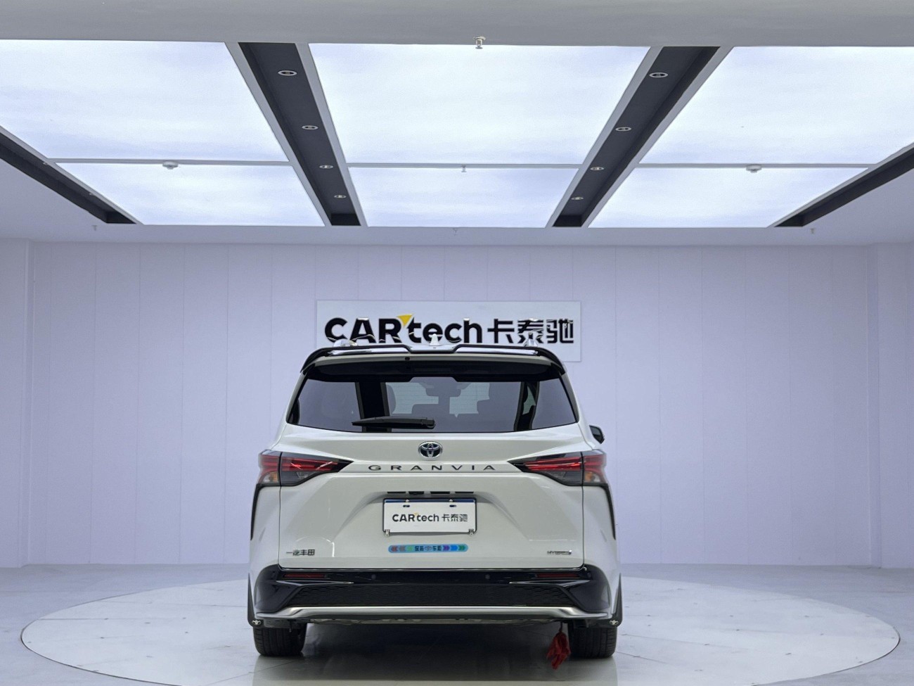 Toyota Granvia 2023