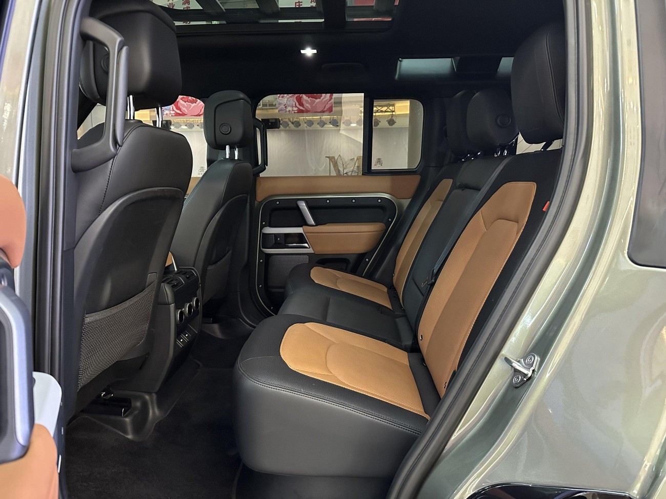 Land Rover Defender 2023