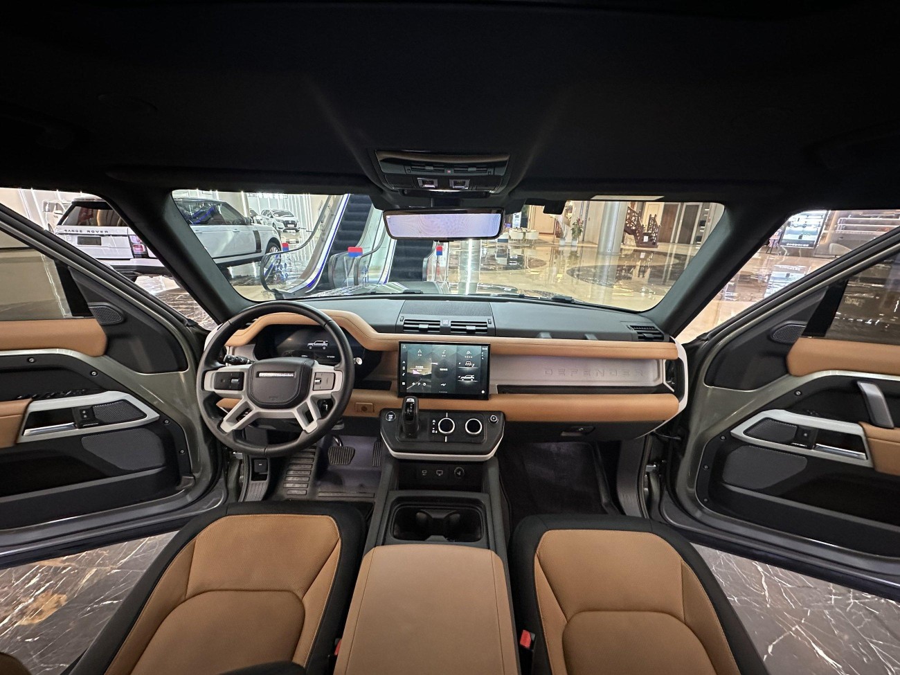 Land Rover Defender 2023