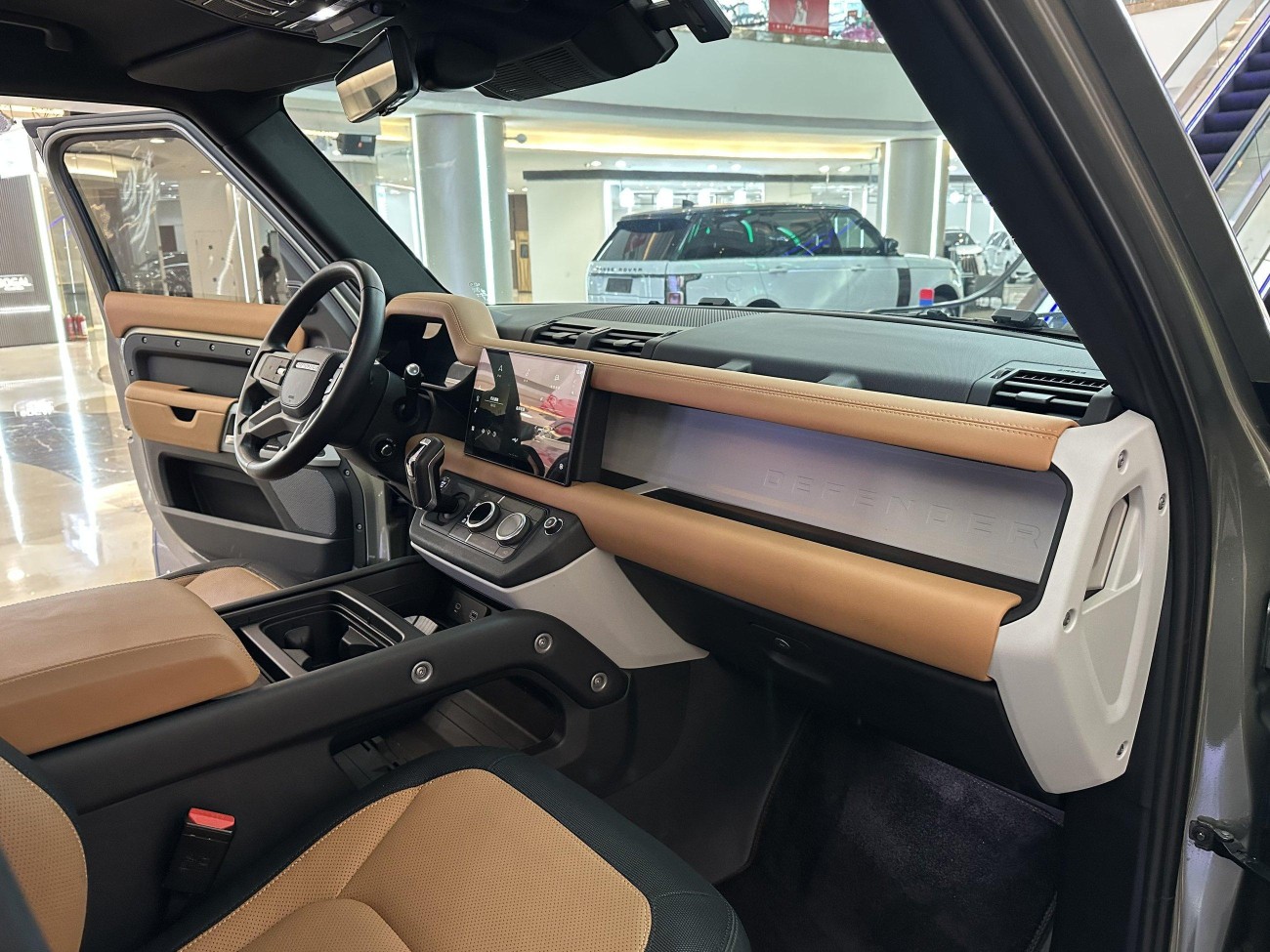 Land Rover Defender 2023
