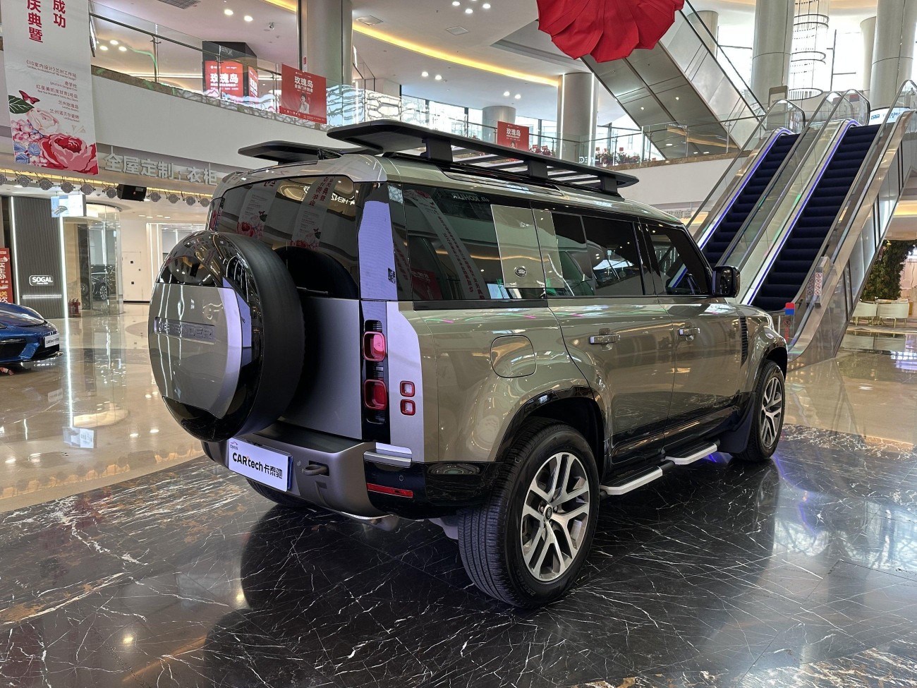 Land Rover Defender 2023