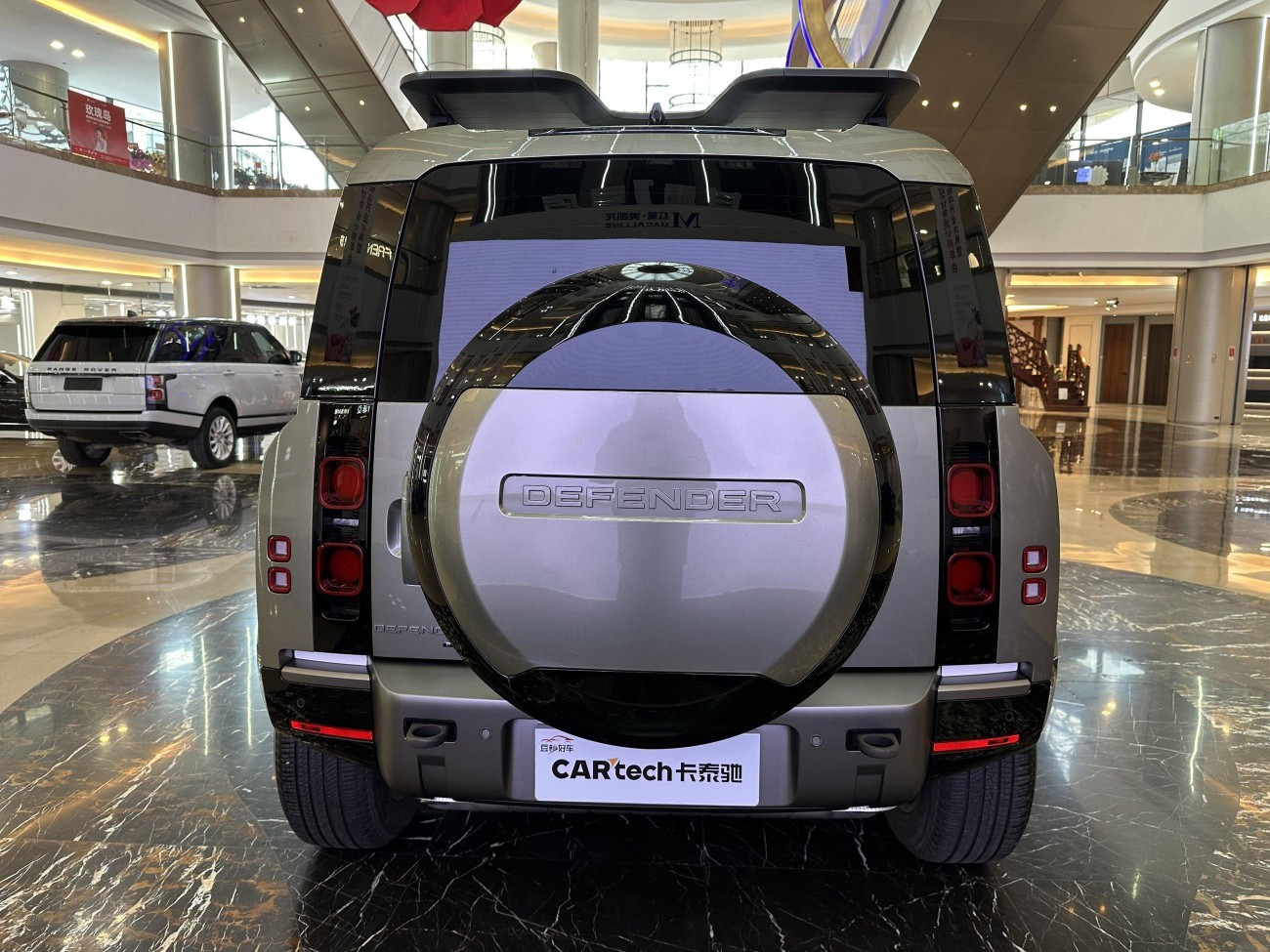 Land Rover Defender 2023