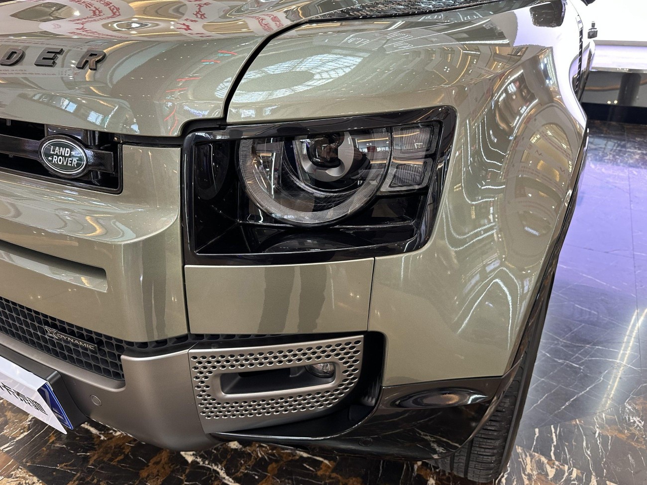 Land Rover Defender 2023