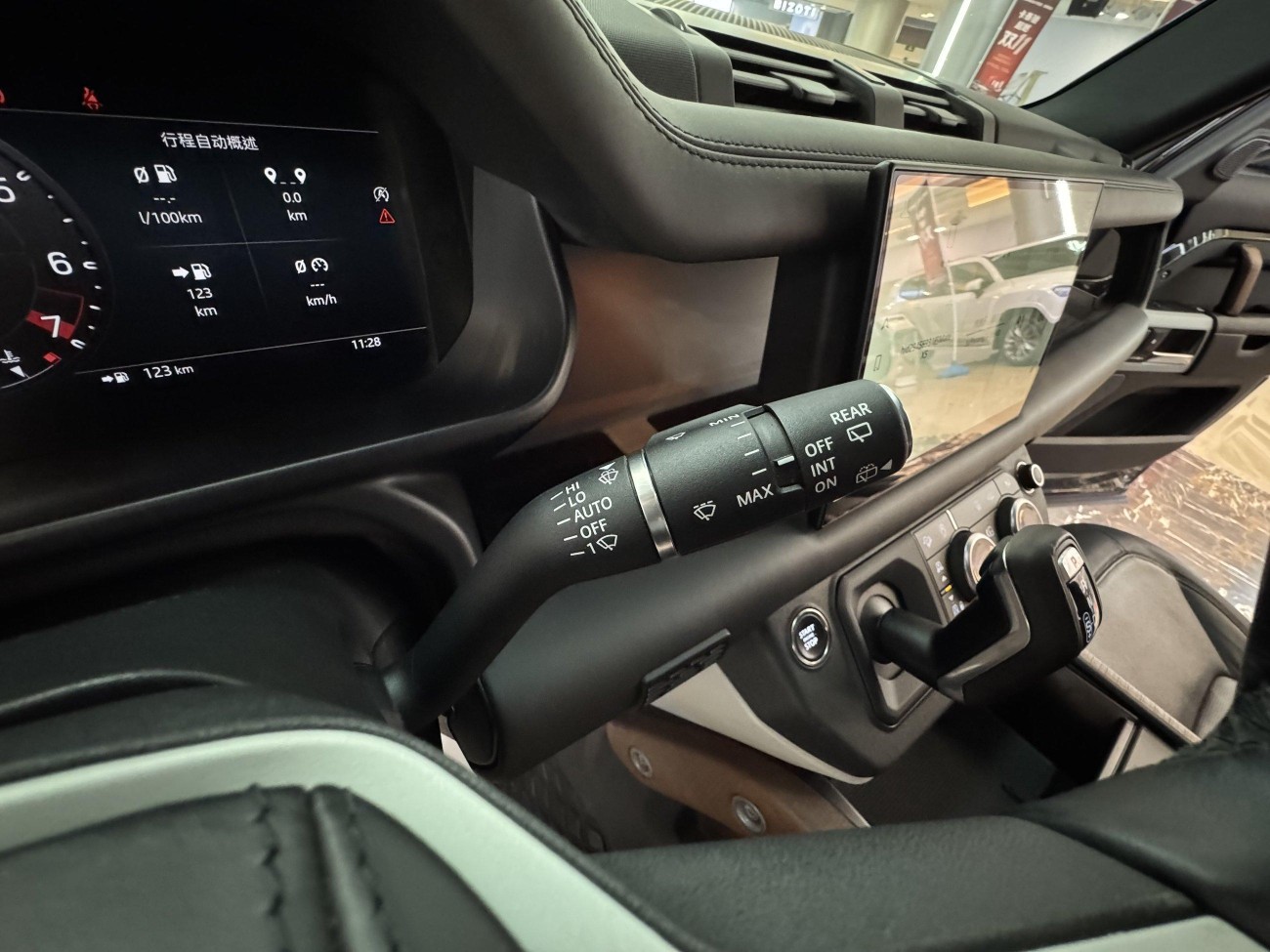 Land Rover Defender 2023