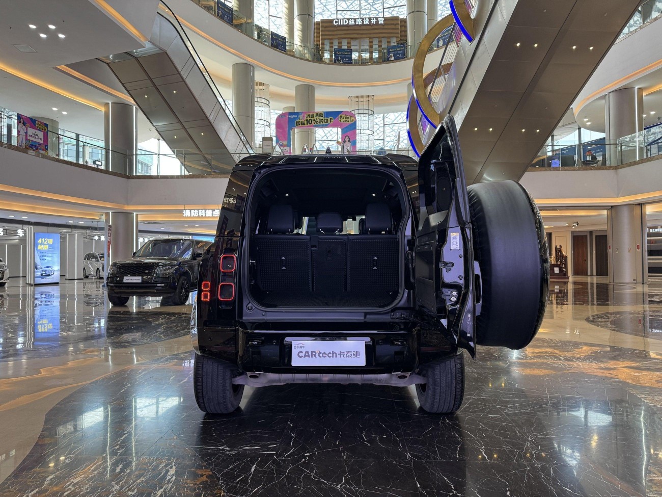 Land Rover Defender 2023