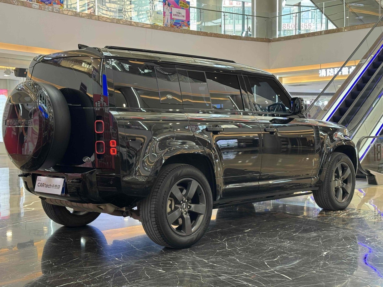 Land Rover Defender 2023