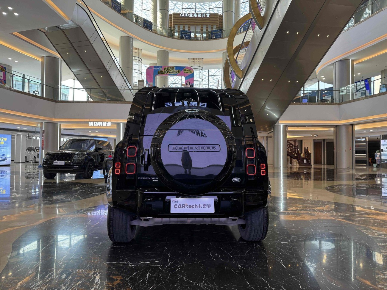 Land Rover Defender 2023