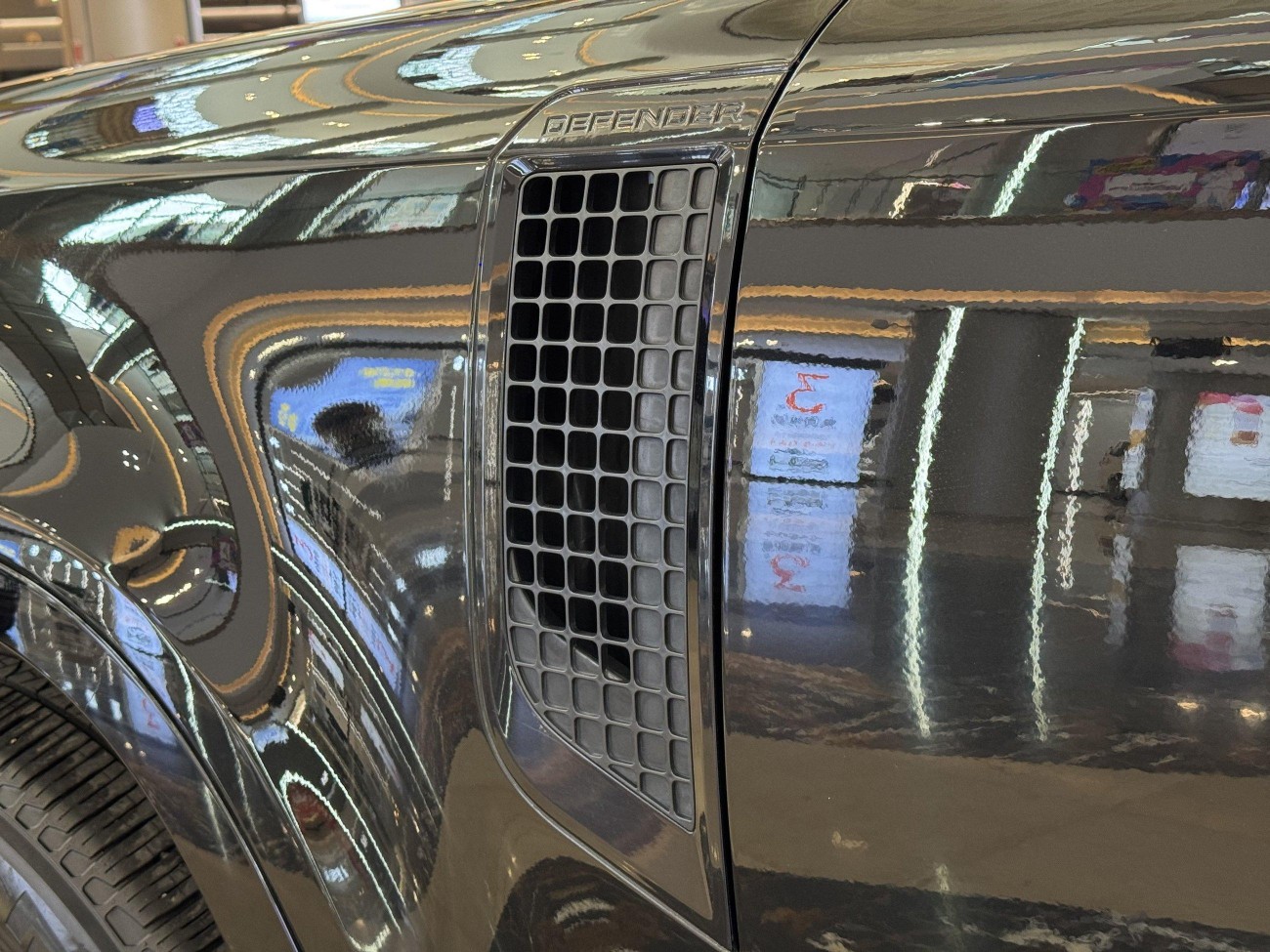 Land Rover Defender 2023