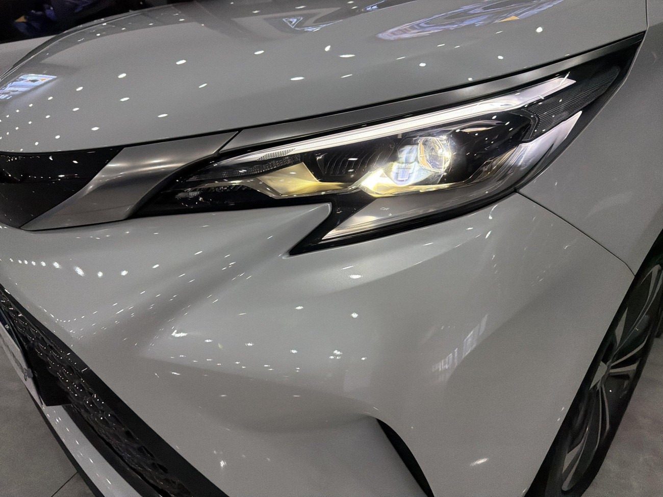 Toyota Granvia 2024