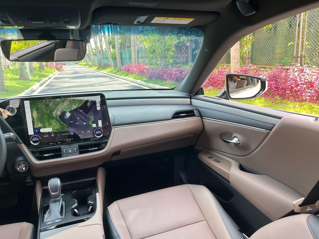 Lexus ES 300h 2025