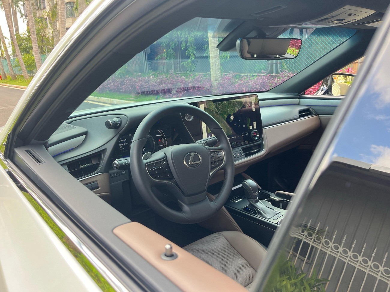 Lexus ES 300h 2025