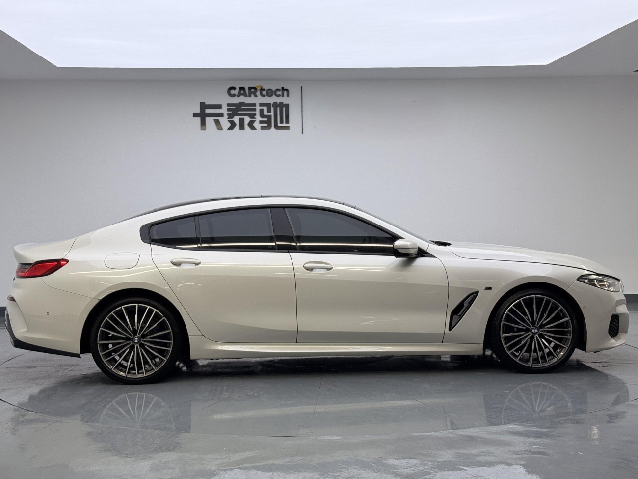 BMW 8 2022