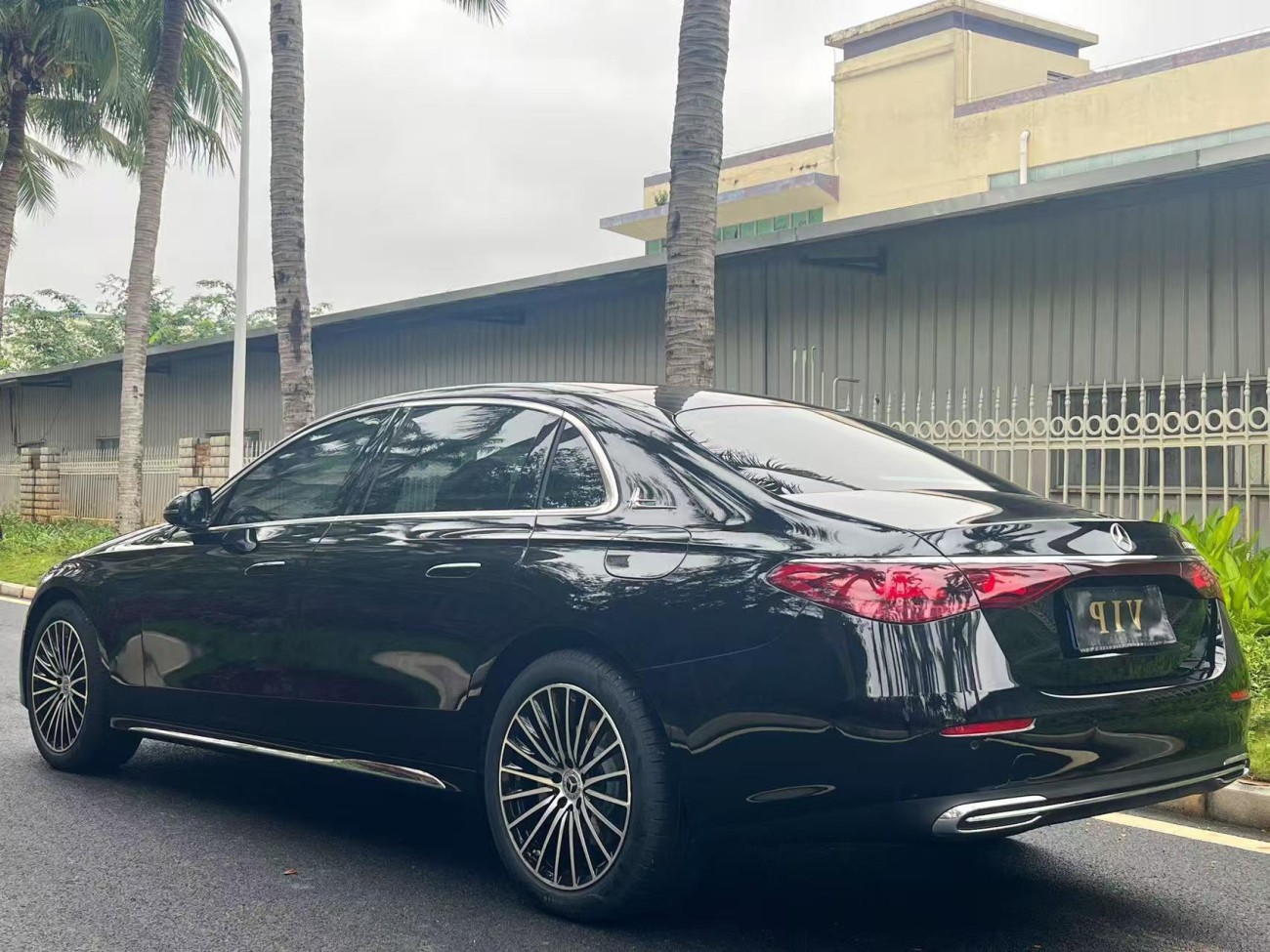 Mercedes-Benz E 300 L 2025