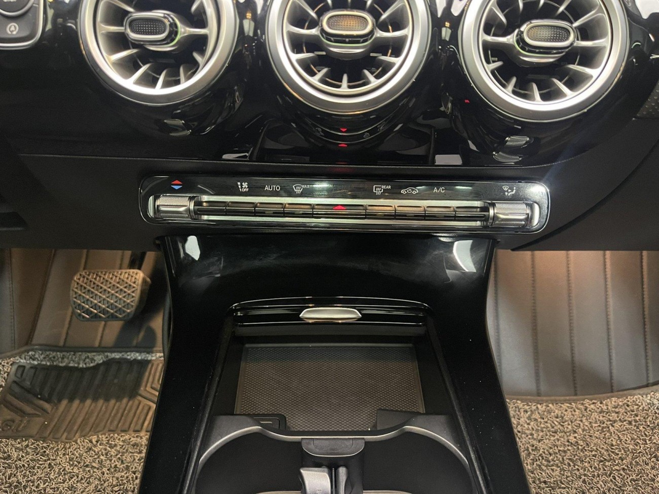 Mercedes-Benz A 200 L 2025