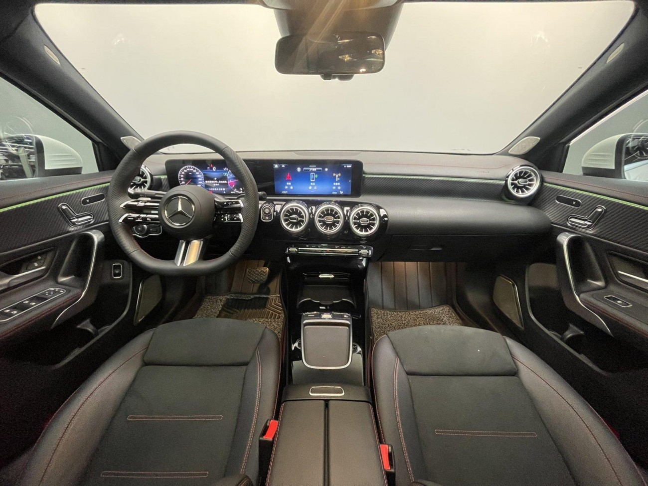 Mercedes-Benz A 200 L 2025