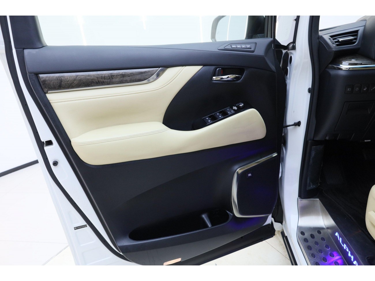 Toyota Alphard 2020