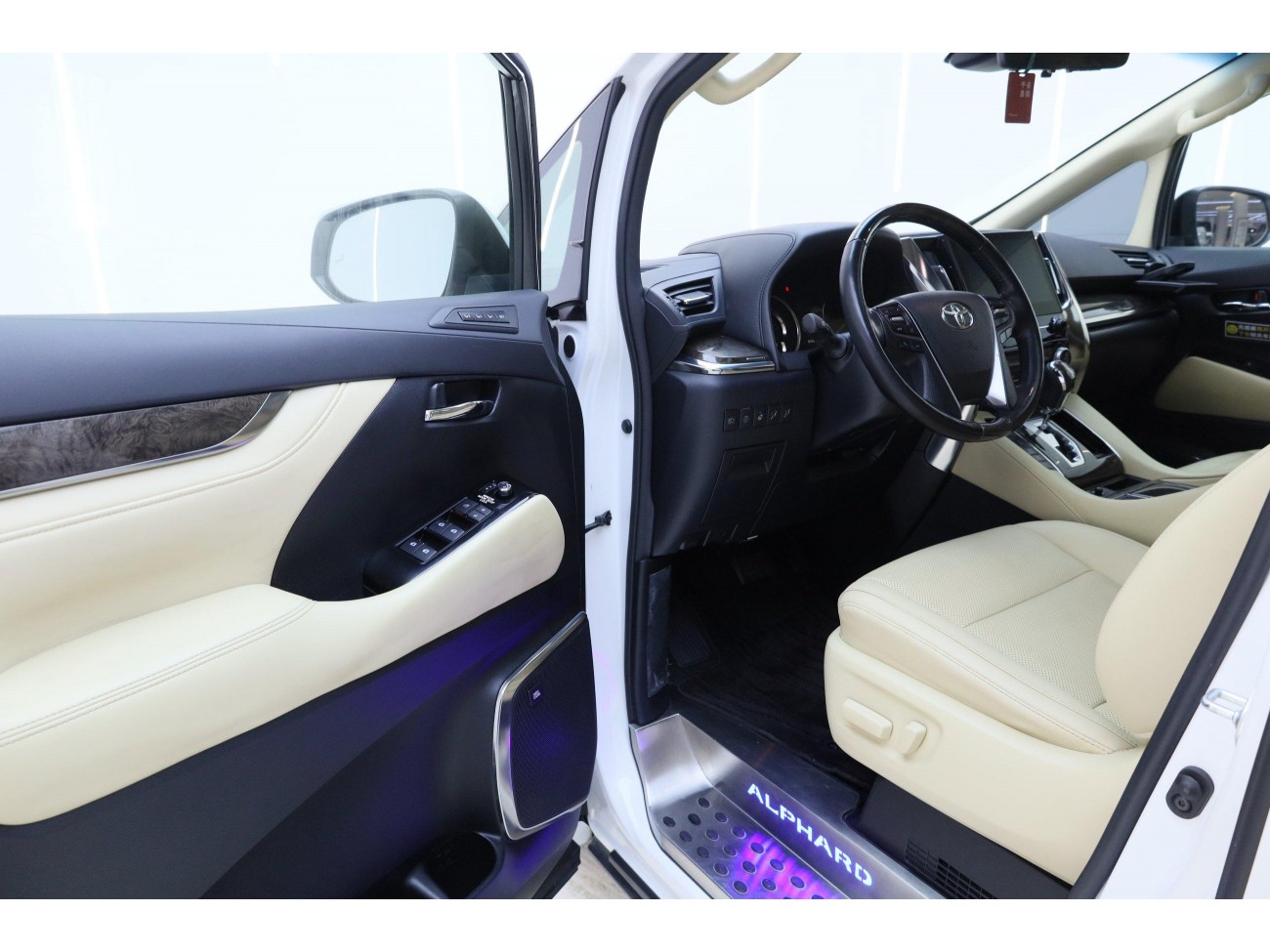 Toyota Alphard 2020