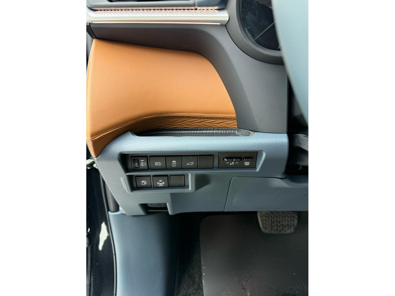 Toyota Granvia 2025