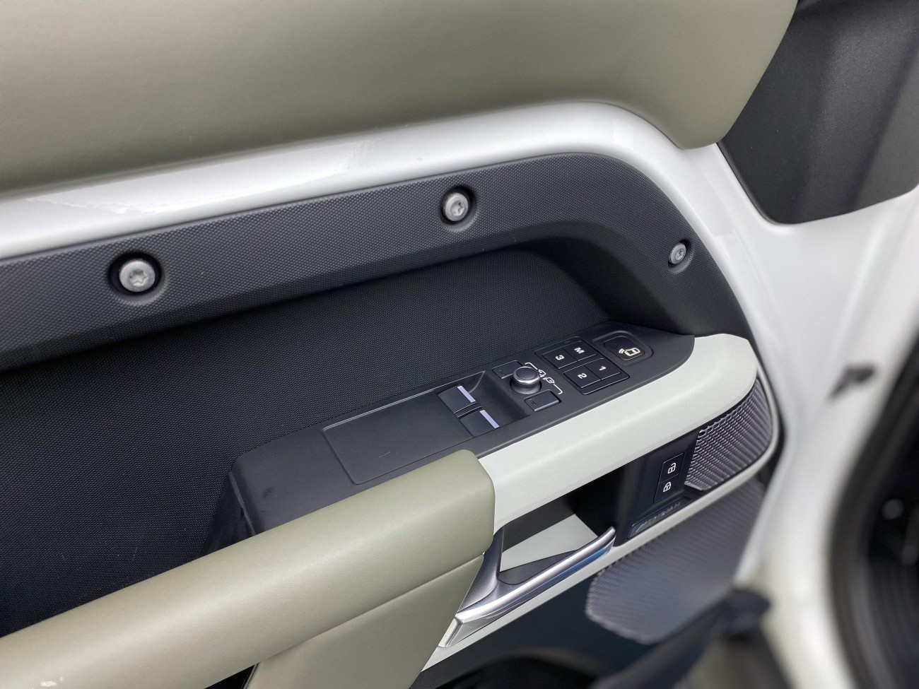 Land Rover Defender 2022