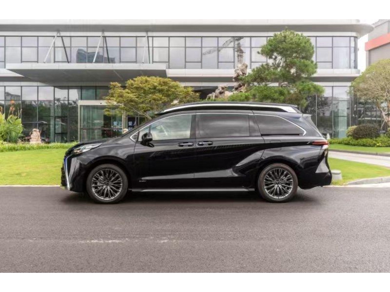 Toyota Granvia 2025