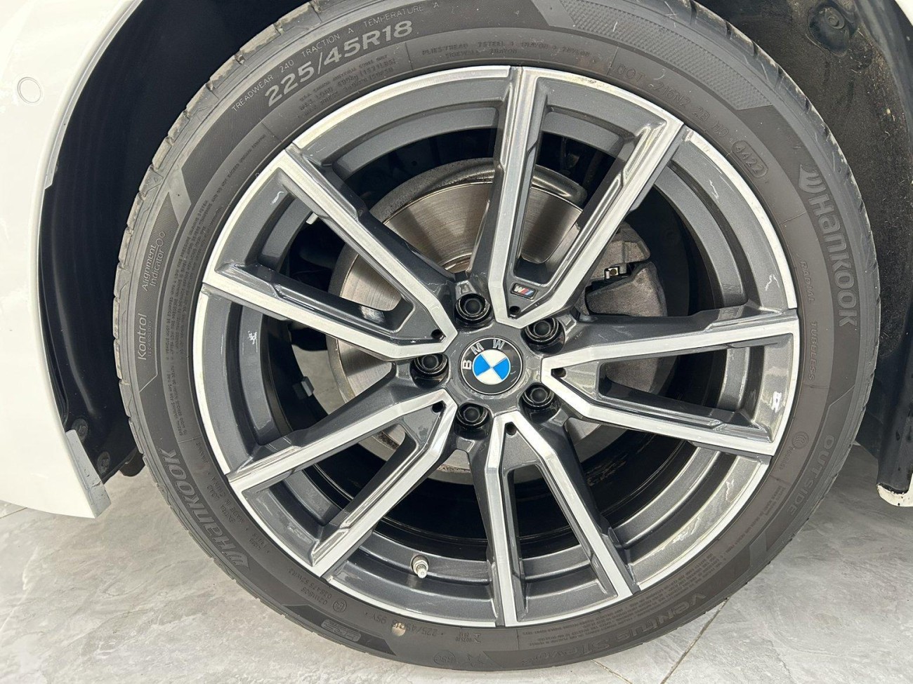 BMW 325Li 2023