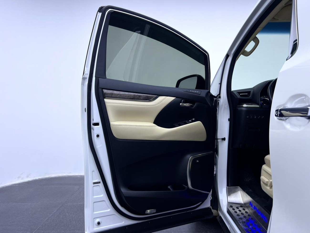 Toyota Alphard 2023