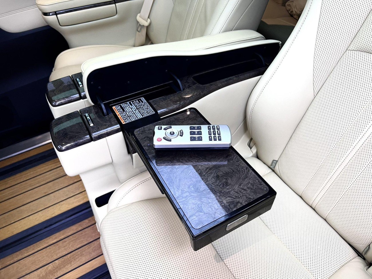 Toyota Alphard 2023