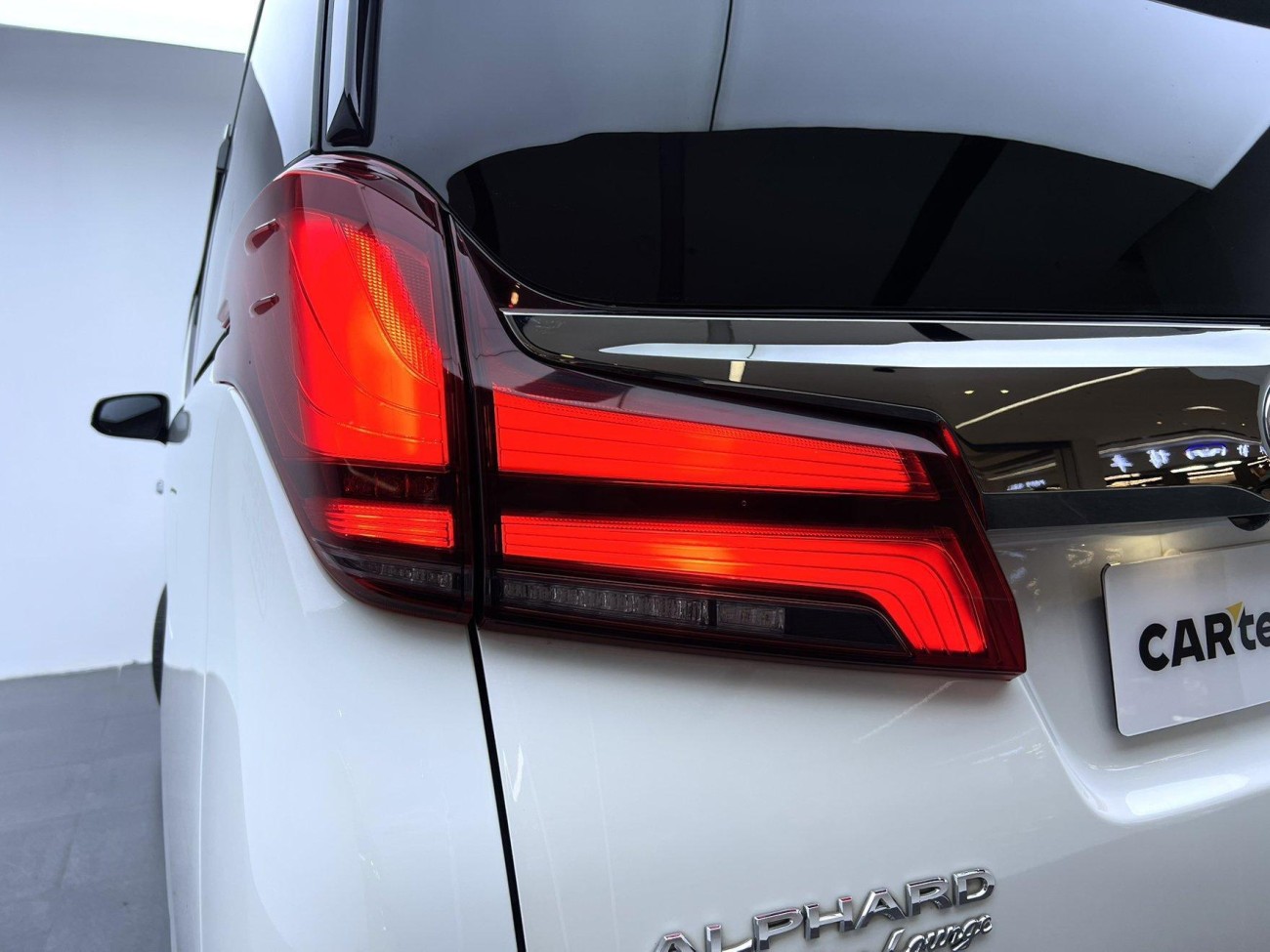 Toyota Alphard 2023