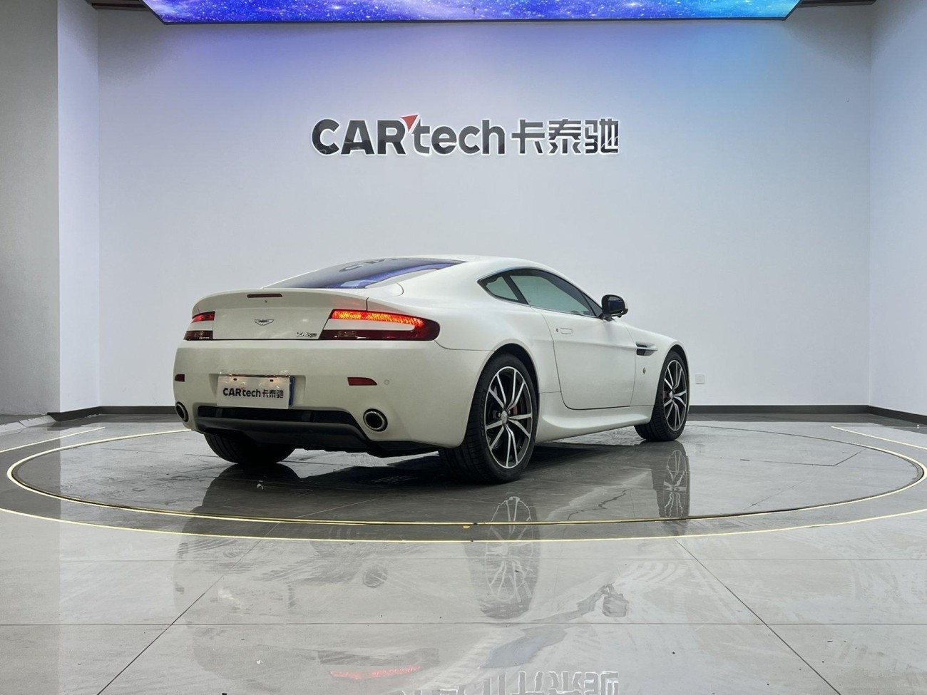 Aston Martin Vantage 2012