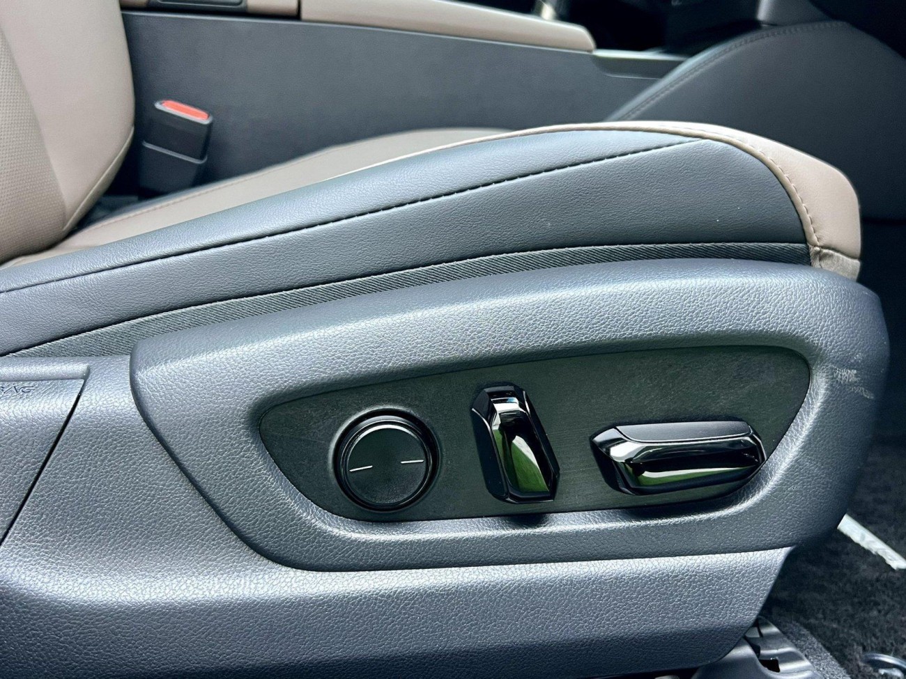 Lexus ES 200 2024