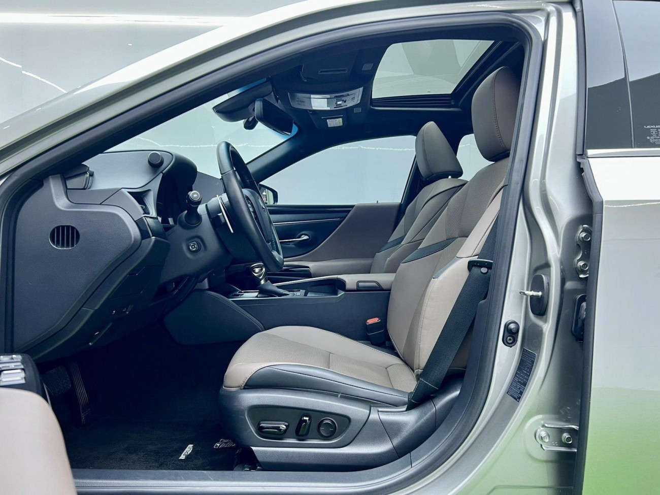 Lexus ES 200 2024