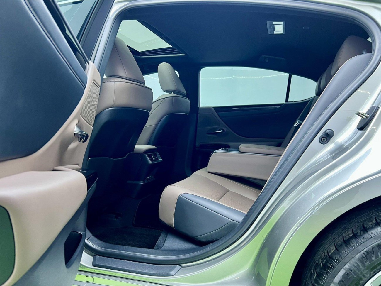Lexus ES 200 2024