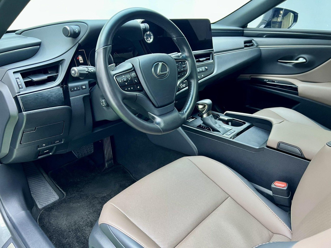 Lexus ES 200 2024