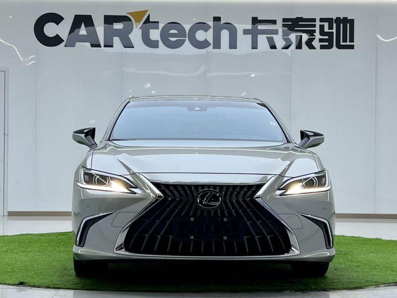 Lexus ES 200 2024