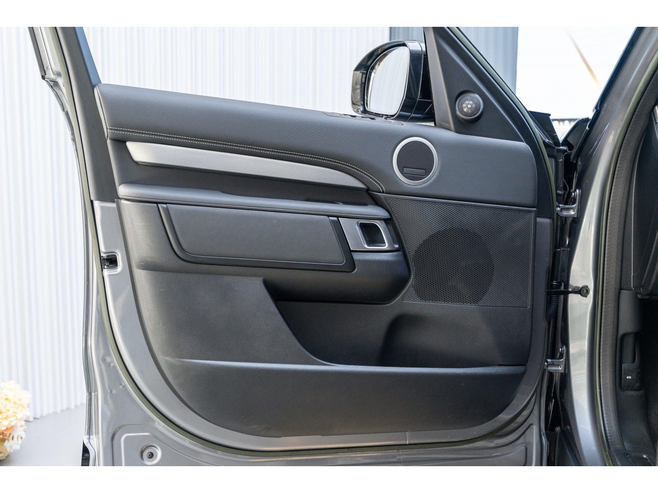 Land Rover Discovery 2023