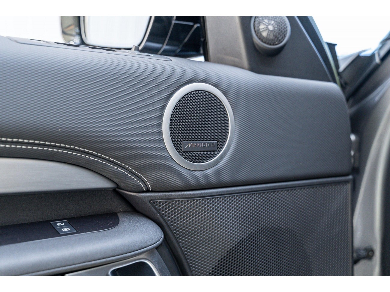 Land Rover Discovery 2023
