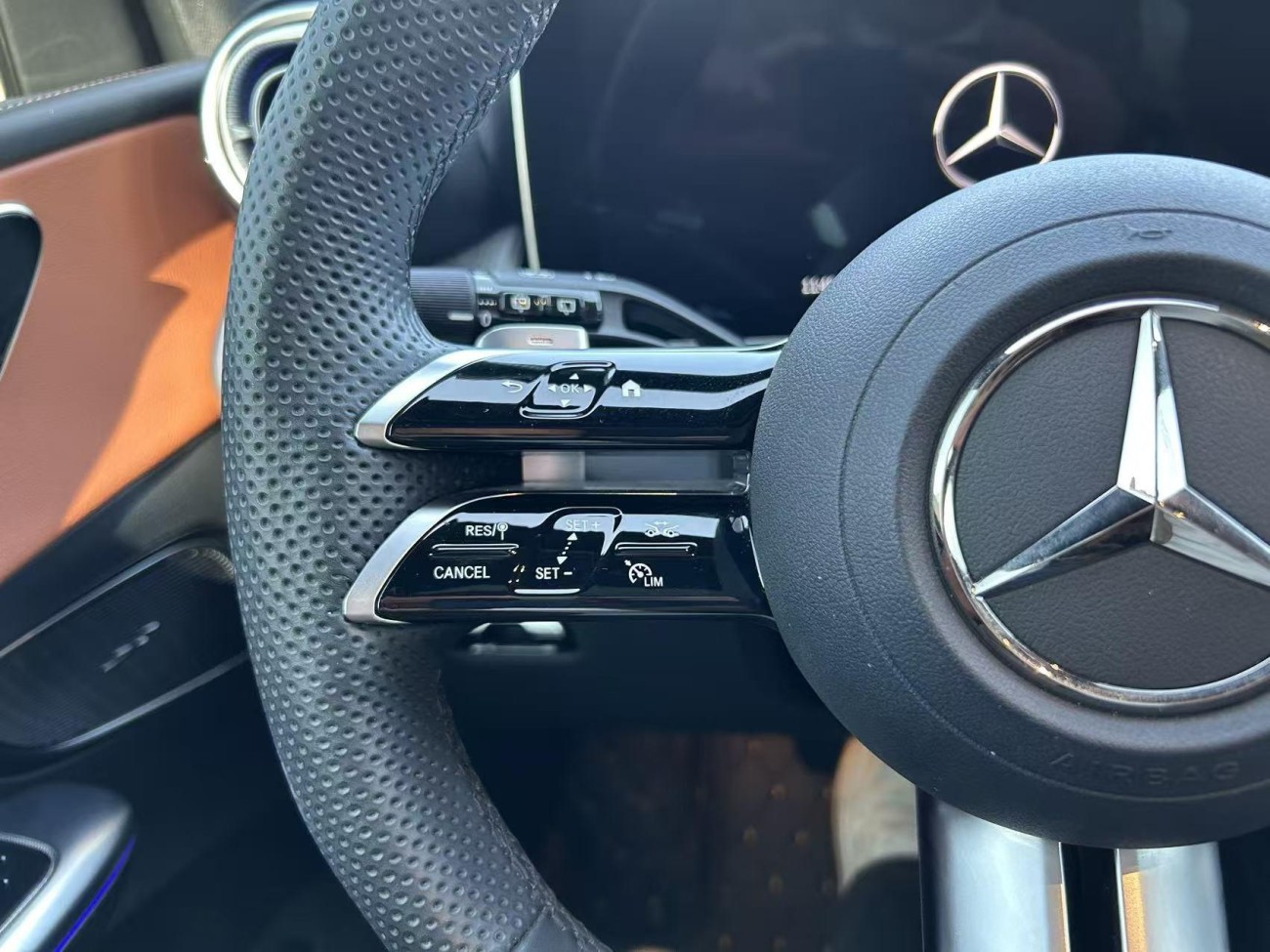 Mercedes-Benz GLC 260 L 2024