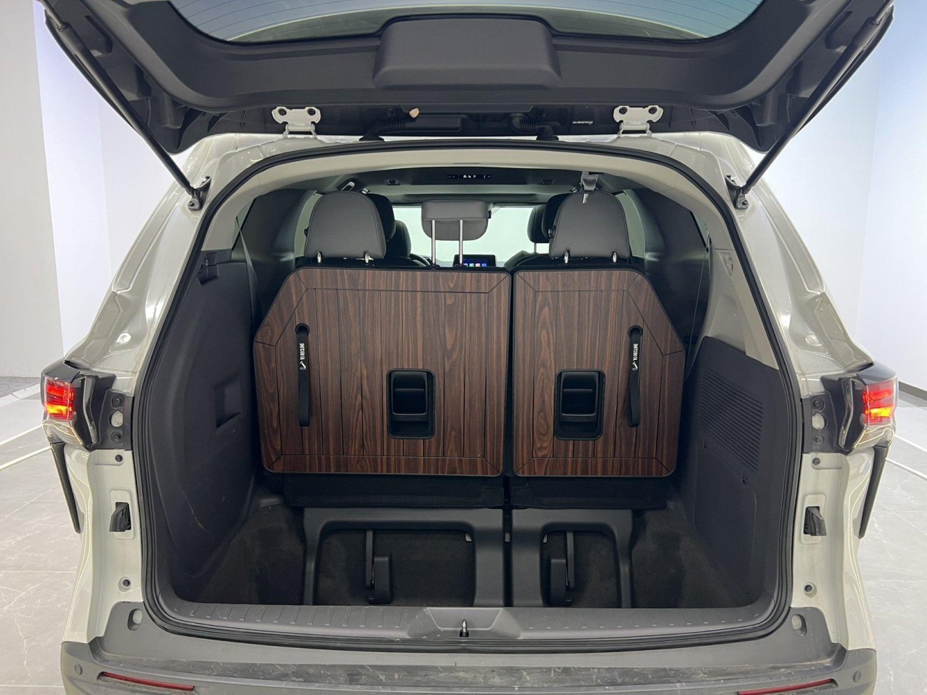 Toyota Granvia 2024