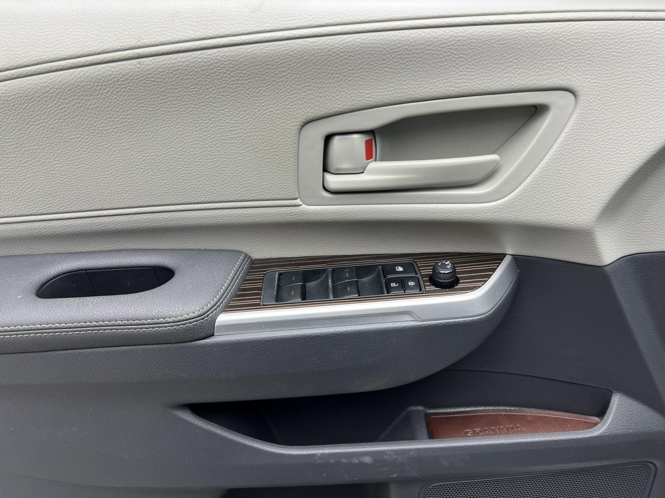 Toyota Granvia 2024