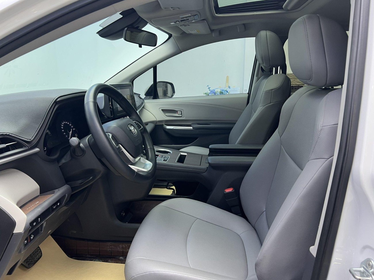 Toyota Granvia 2024