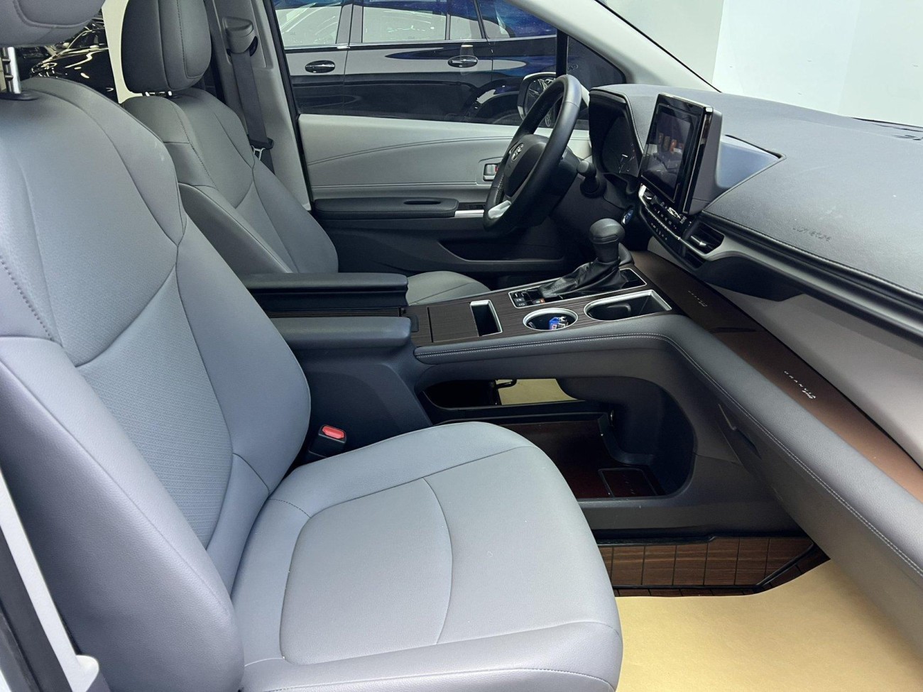 Toyota Granvia 2024