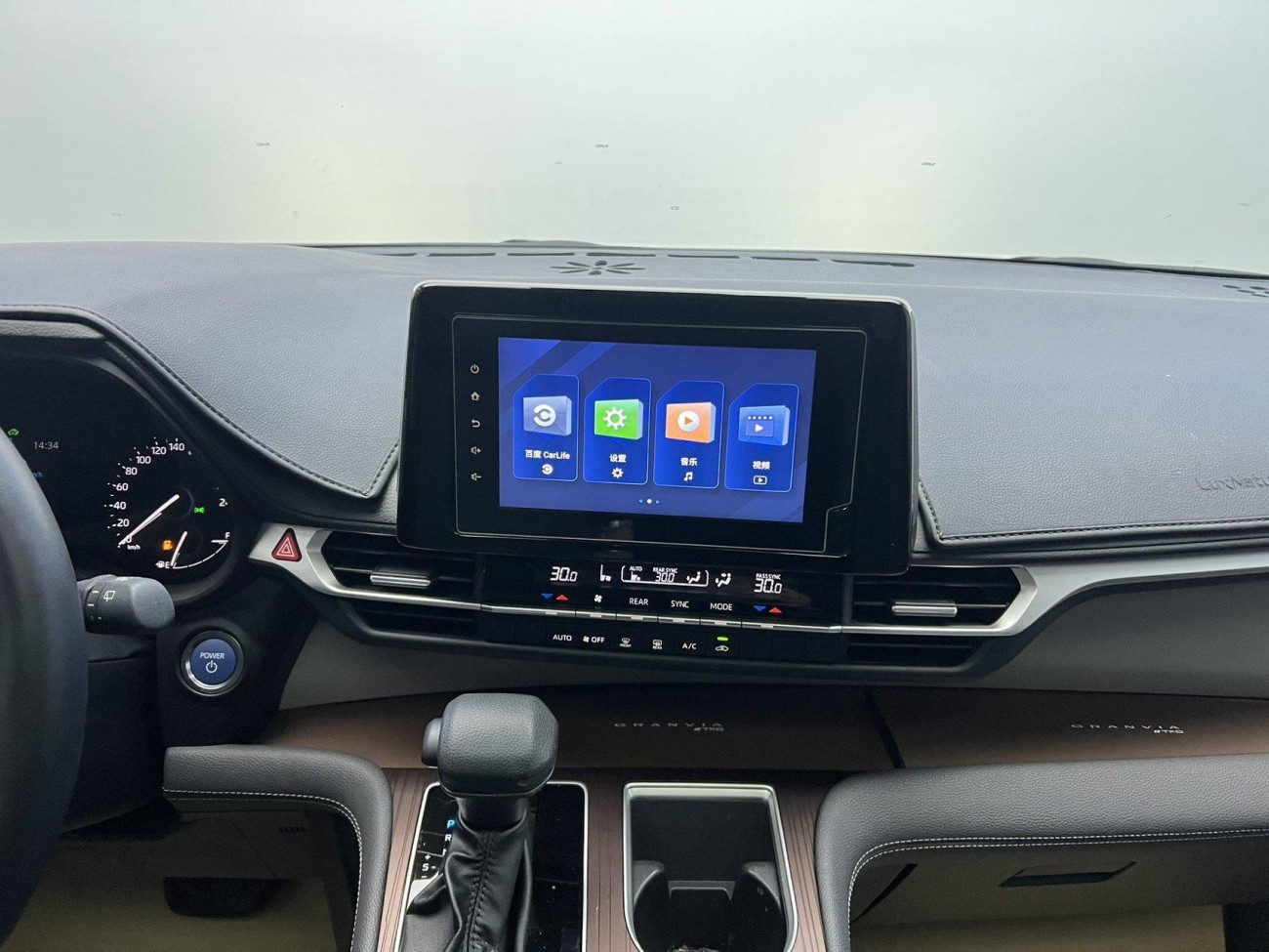 Toyota Granvia 2024