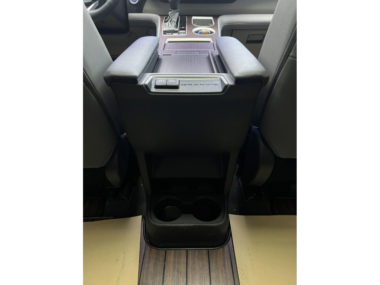 Toyota Granvia 2024