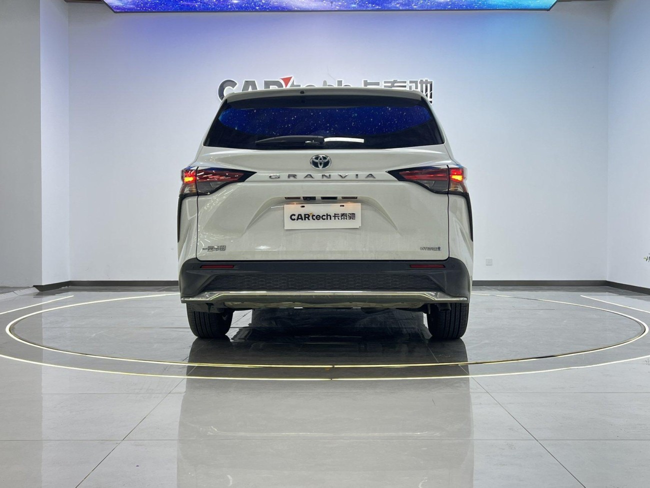 Toyota Granvia 2024