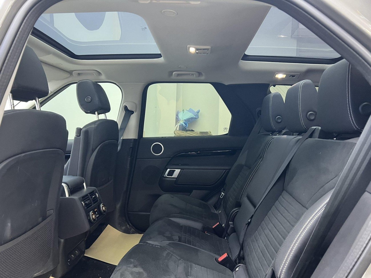 Land Rover Discovery 2024