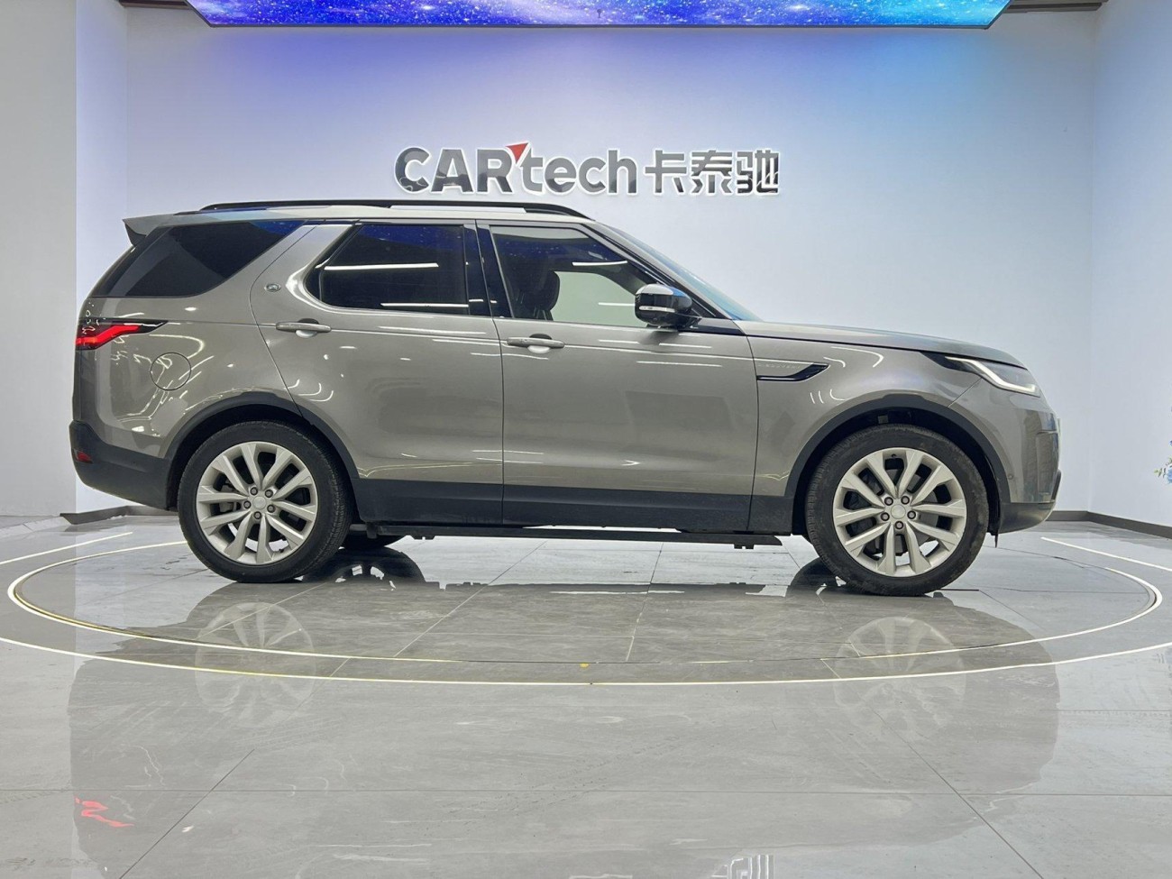Land Rover Discovery 2024