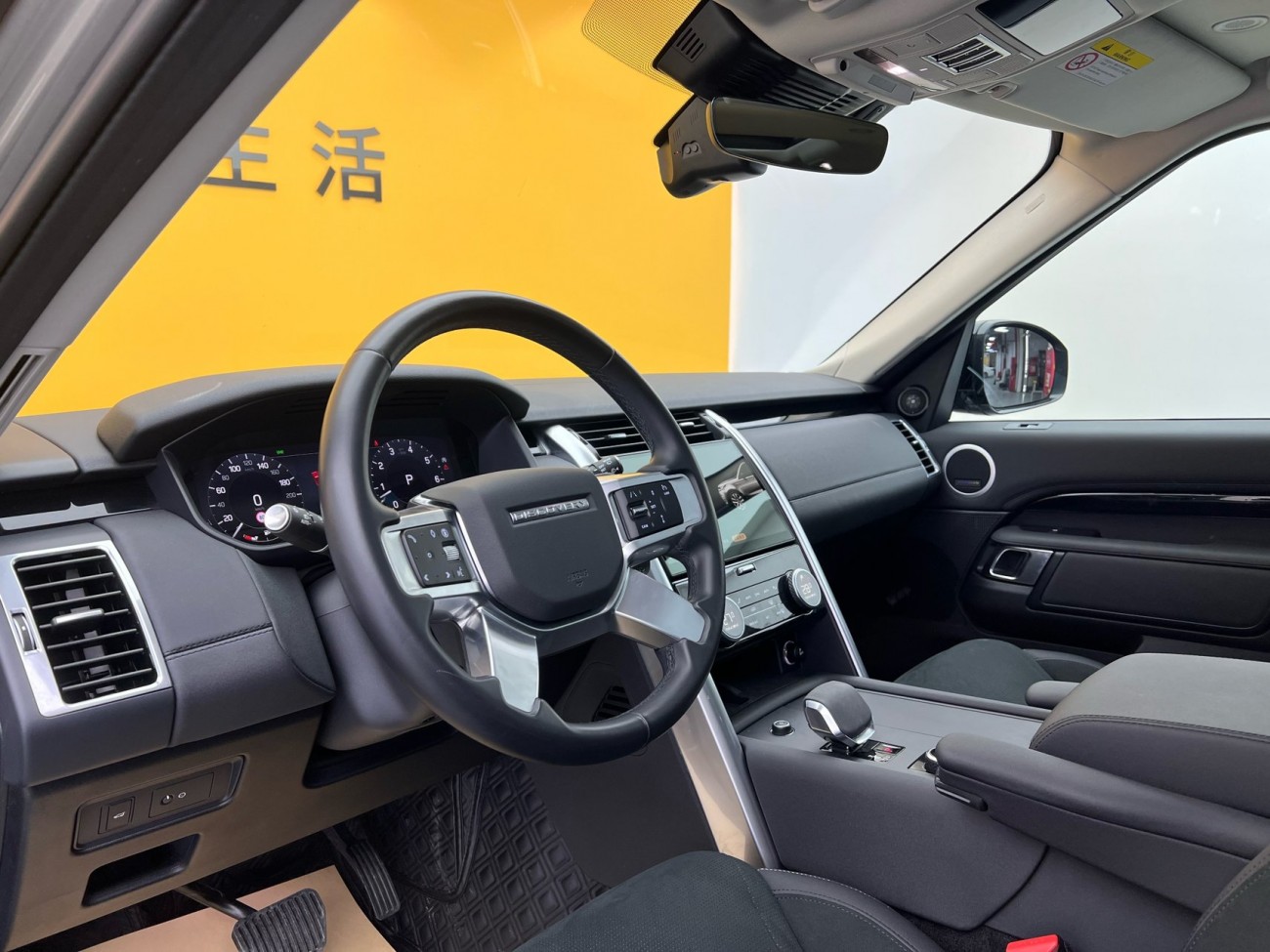 Land Rover Discovery 2024